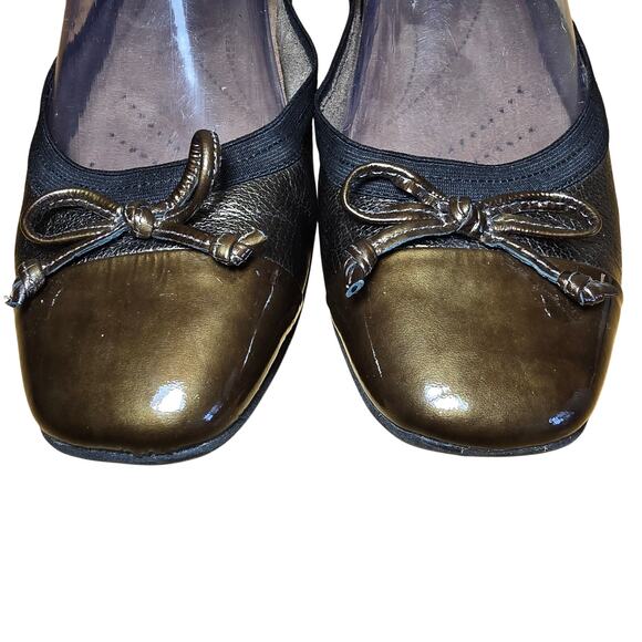 Clarks Artisan Bronze Metallic Cap Toe Ballet Flats Bow Detail Womens Size 7 - Picture 2 of 8
